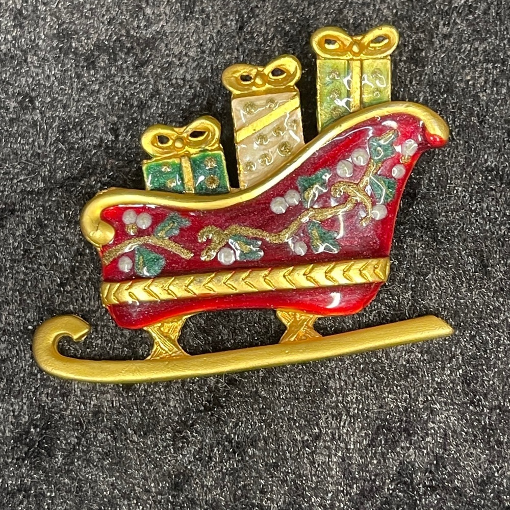 Vintage TC enamel brooch